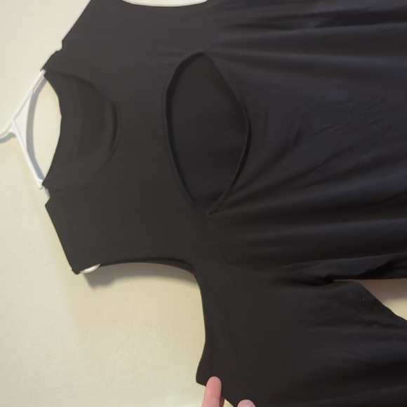 Plus size cold shoulder - Picture 2 of 4